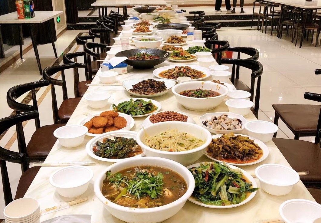 團(tuán)建/乾坤未定，你我皆黑馬